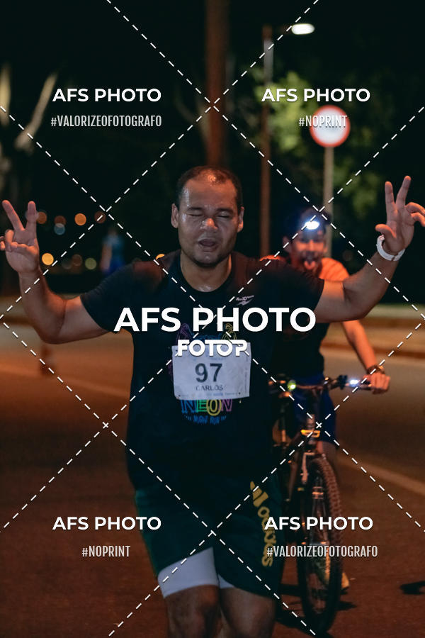 Compre suas fotos do eventoNeon Night Run 2019 - Belo Horizonte no Fotop