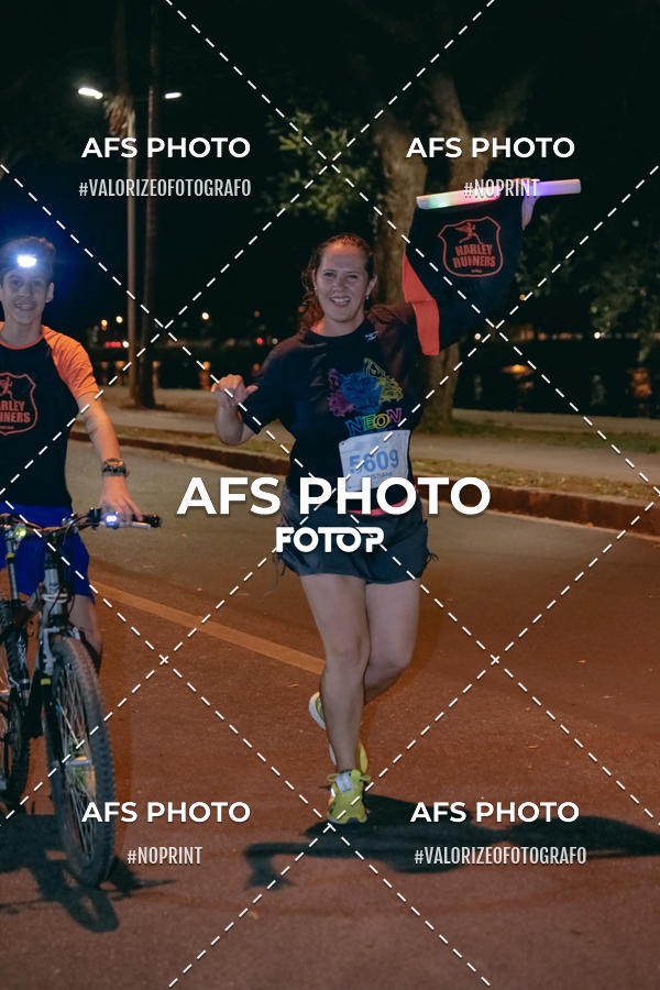 Compre suas fotos do eventoNeon Night Run 2019 - Belo Horizonte no Fotop