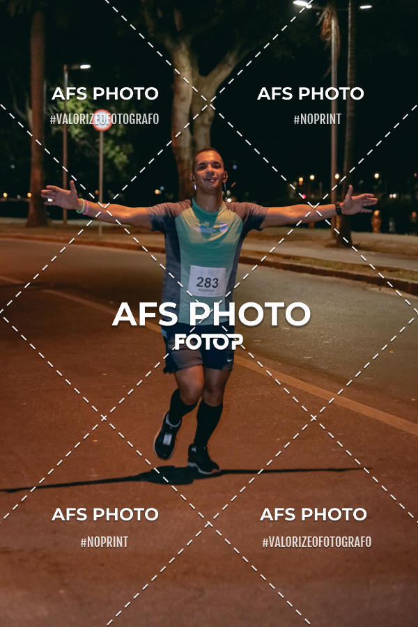 Buy your photos of the eventNeon Night Run 2019 - Belo Horizonte on Fotop