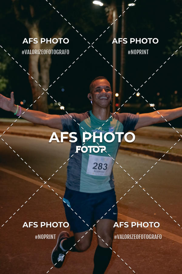 Buy your photos of the eventNeon Night Run 2019 - Belo Horizonte on Fotop