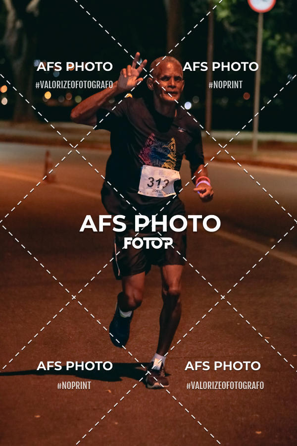 Buy your photos of the eventNeon Night Run 2019 - Belo Horizonte on Fotop