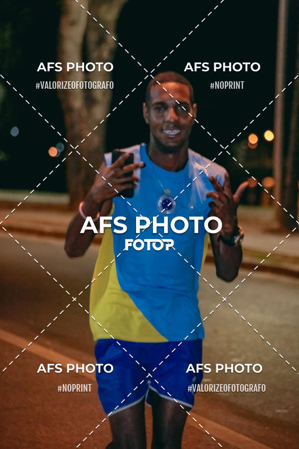 Buy your photos of the eventNeon Night Run 2019 - Belo Horizonte on Fotop