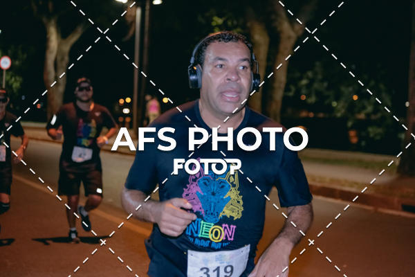 Buy your photos of the eventNeon Night Run 2019 - Belo Horizonte on Fotop