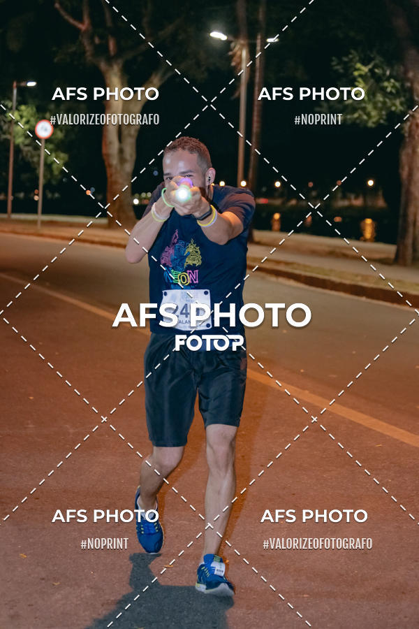 Buy your photos of the eventNeon Night Run 2019 - Belo Horizonte on Fotop