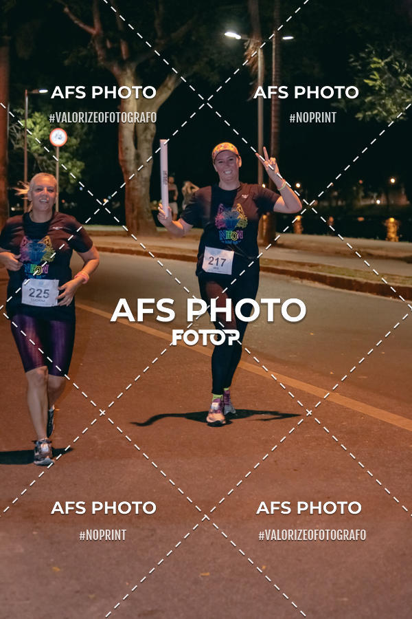 Buy your photos of the eventNeon Night Run 2019 - Belo Horizonte on Fotop