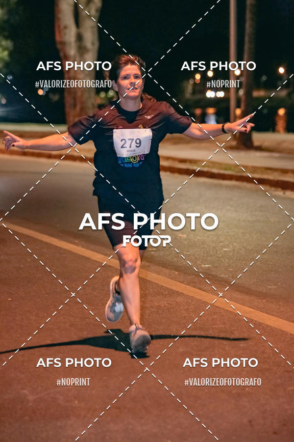 Buy your photos of the eventNeon Night Run 2019 - Belo Horizonte on Fotop