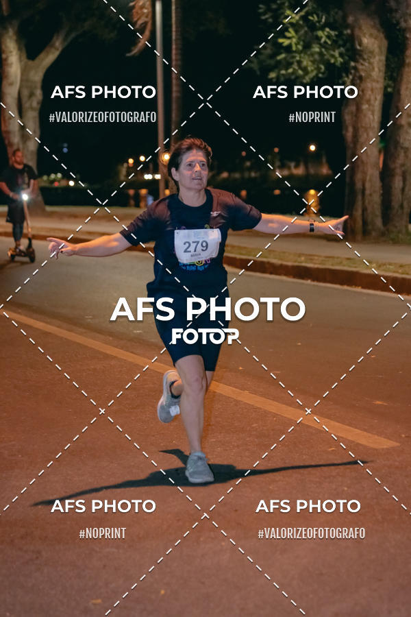 Buy your photos of the eventNeon Night Run 2019 - Belo Horizonte on Fotop