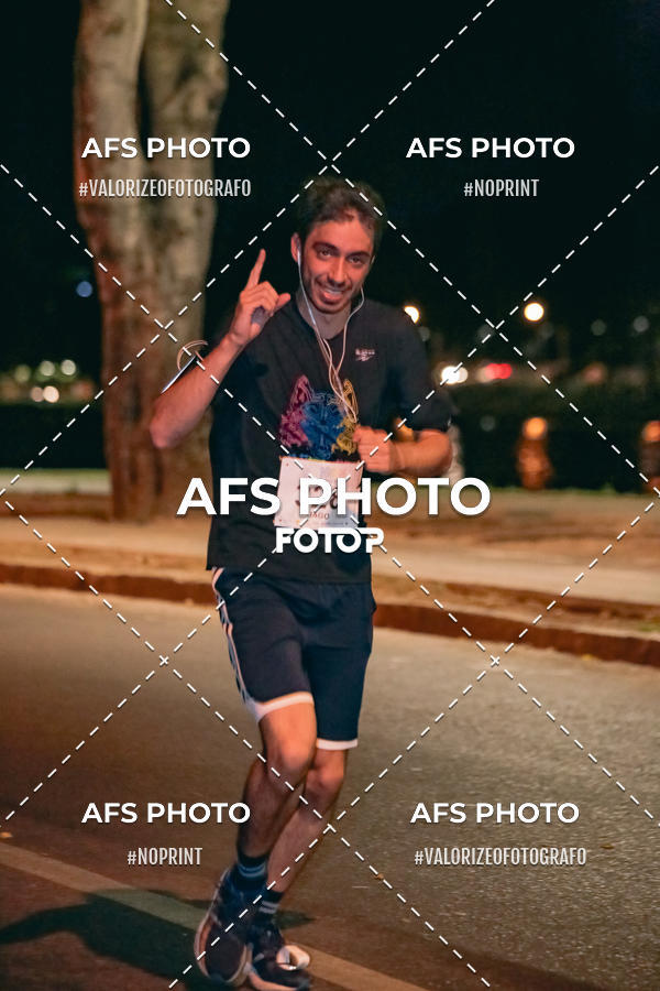Buy your photos of the eventNeon Night Run 2019 - Belo Horizonte on Fotop
