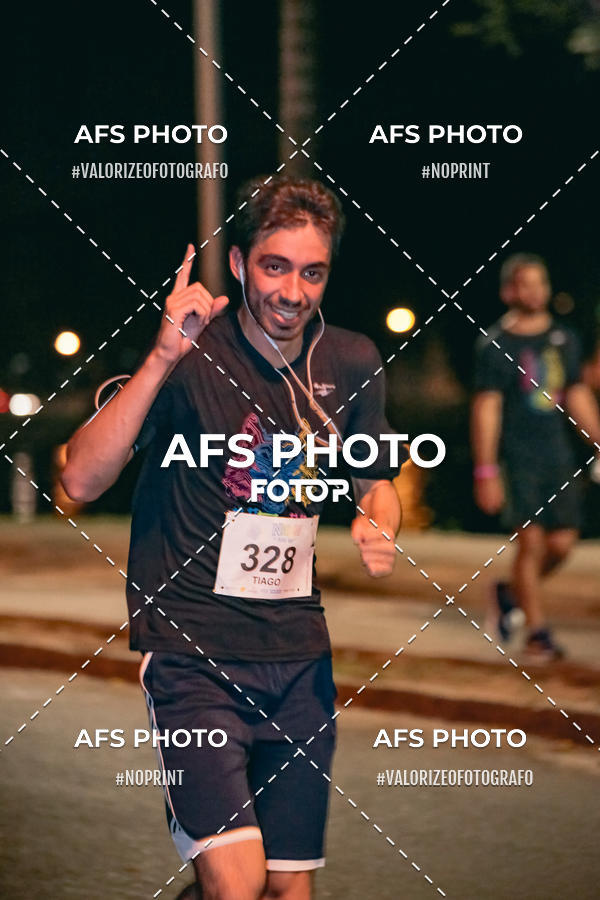 Buy your photos of the eventNeon Night Run 2019 - Belo Horizonte on Fotop