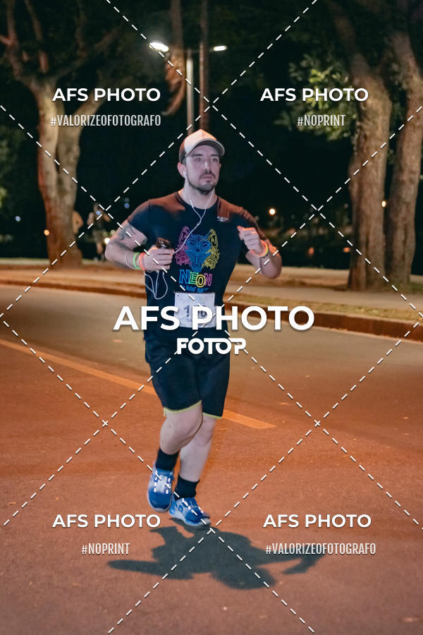 Buy your photos of the eventNeon Night Run 2019 - Belo Horizonte on Fotop