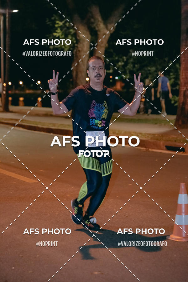 Buy your photos of the eventNeon Night Run 2019 - Belo Horizonte on Fotop