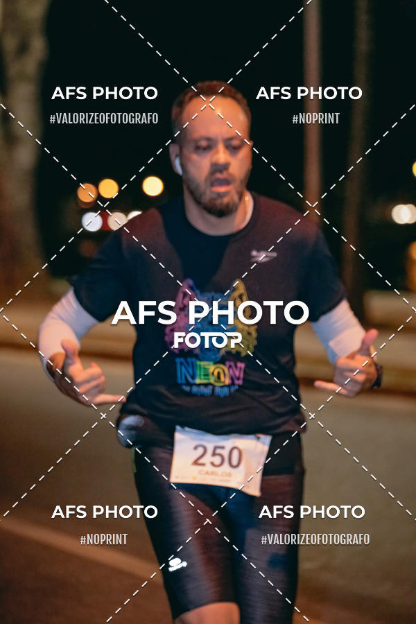 Buy your photos of the eventNeon Night Run 2019 - Belo Horizonte on Fotop