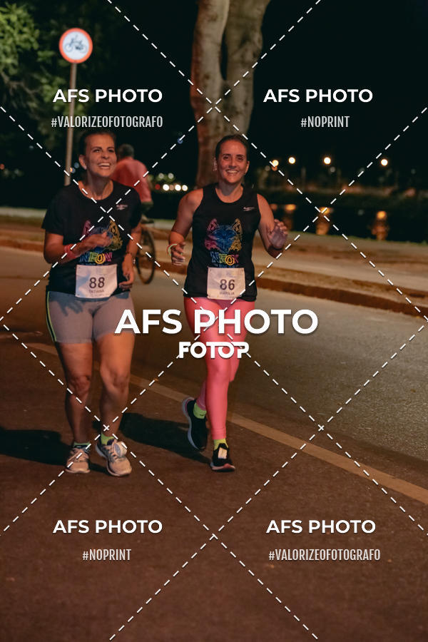 Buy your photos of the eventNeon Night Run 2019 - Belo Horizonte on Fotop