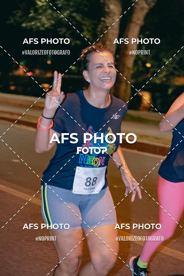 Buy your photos of the eventNeon Night Run 2019 - Belo Horizonte on Fotop