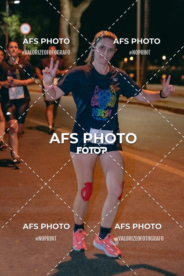 Buy your photos of the eventNeon Night Run 2019 - Belo Horizonte on Fotop