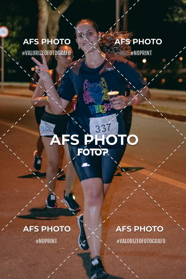 Buy your photos of the eventNeon Night Run 2019 - Belo Horizonte on Fotop