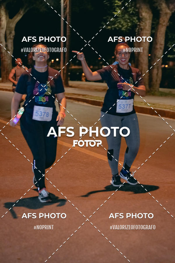 Achetez vos photos de l'vnementNeon Night Run 2019 - Belo Horizonte sur Fotop