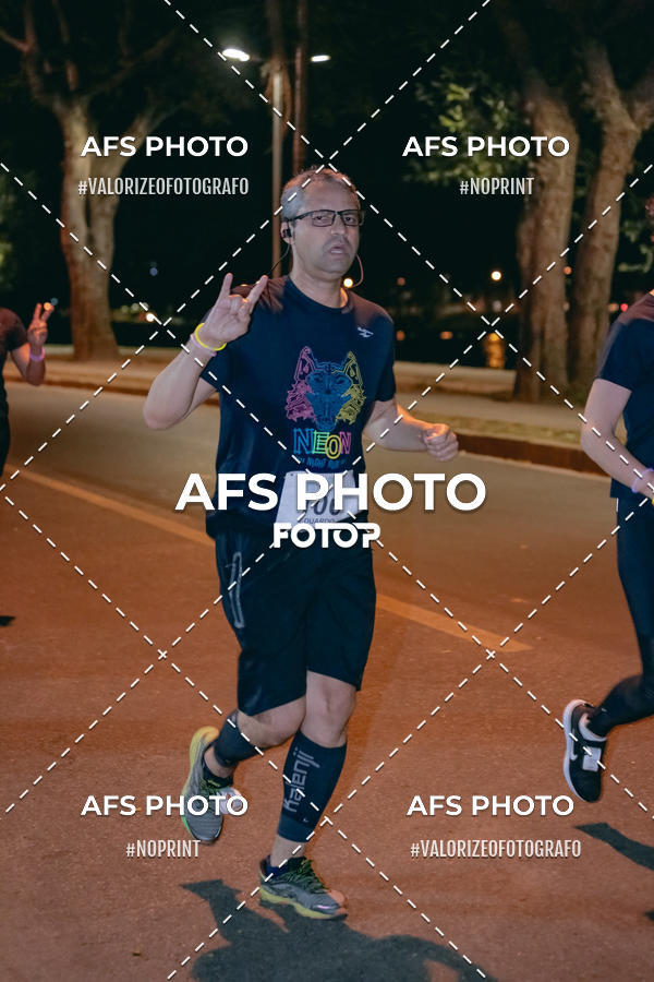 Achetez vos photos de l'vnementNeon Night Run 2019 - Belo Horizonte sur Fotop