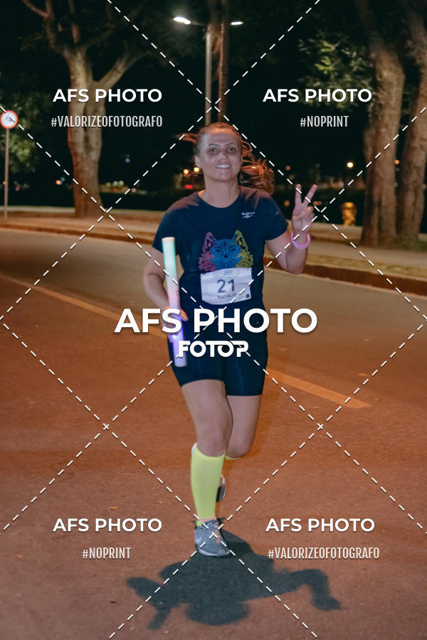 Achetez vos photos de l'vnementNeon Night Run 2019 - Belo Horizonte sur Fotop