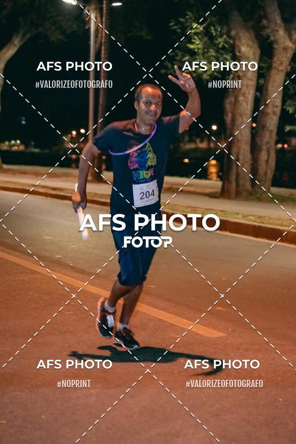 Achetez vos photos de l'vnementNeon Night Run 2019 - Belo Horizonte sur Fotop