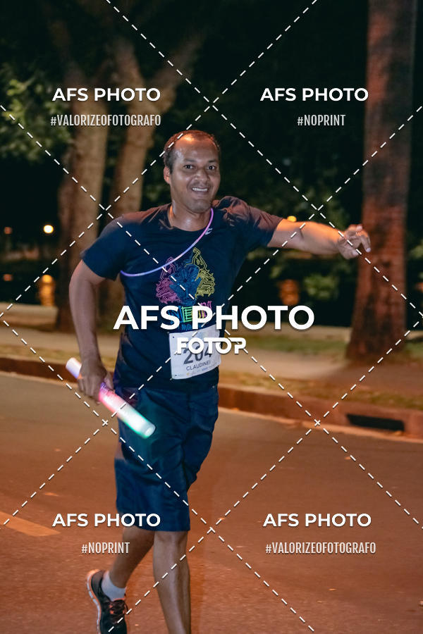 Achetez vos photos de l'vnementNeon Night Run 2019 - Belo Horizonte sur Fotop