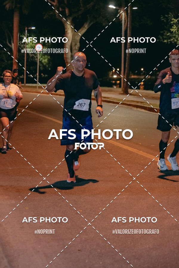 Achetez vos photos de l'vnementNeon Night Run 2019 - Belo Horizonte sur Fotop