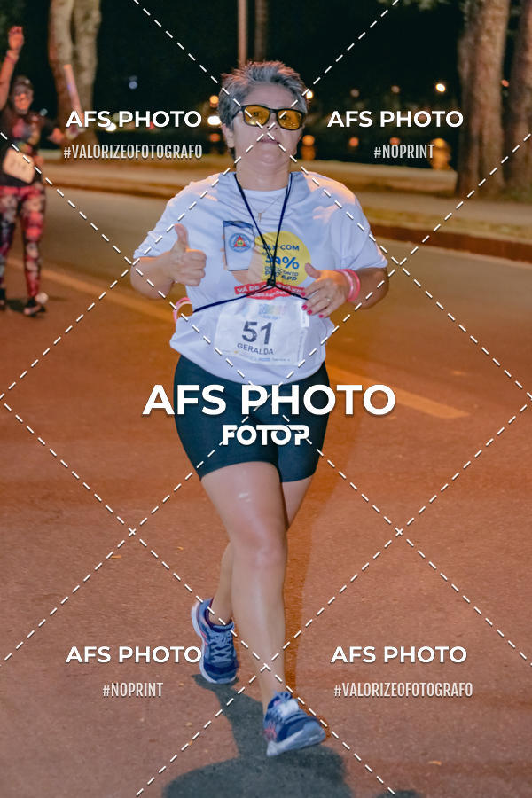 Achetez vos photos de l'vnementNeon Night Run 2019 - Belo Horizonte sur Fotop