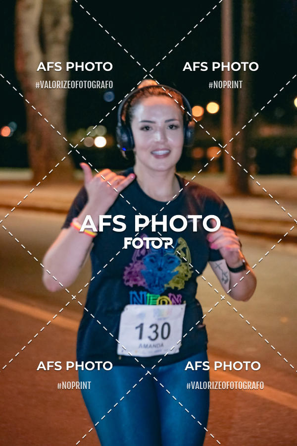Achetez vos photos de l'vnementNeon Night Run 2019 - Belo Horizonte sur Fotop