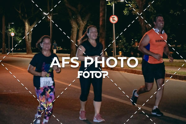 Achetez vos photos de l'vnementNeon Night Run 2019 - Belo Horizonte sur Fotop