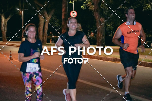 Achetez vos photos de l'vnementNeon Night Run 2019 - Belo Horizonte sur Fotop