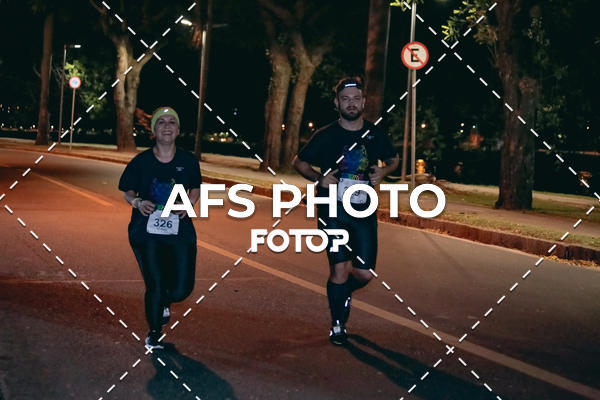 Achetez vos photos de l'vnementNeon Night Run 2019 - Belo Horizonte sur Fotop