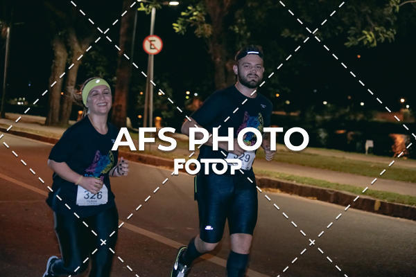 Achetez vos photos de l'vnementNeon Night Run 2019 - Belo Horizonte sur Fotop