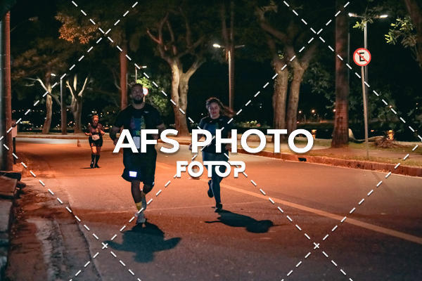 Compra tus fotos del eventoNeon Night Run 2019 - Belo Horizonte En Fotop
