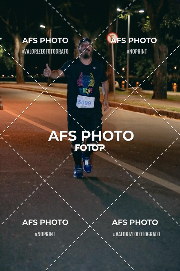 Buy your photos of the eventNeon Night Run 2019 - Belo Horizonte on Fotop
