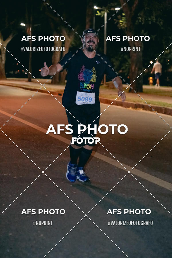 Buy your photos of the eventNeon Night Run 2019 - Belo Horizonte on Fotop