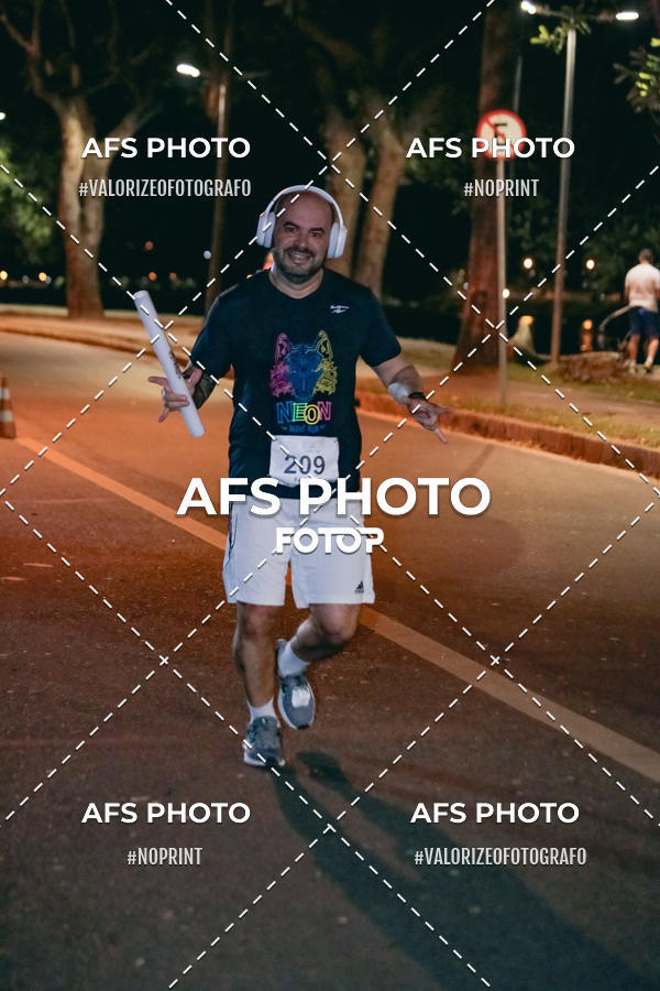 Buy your photos of the eventNeon Night Run 2019 - Belo Horizonte on Fotop
