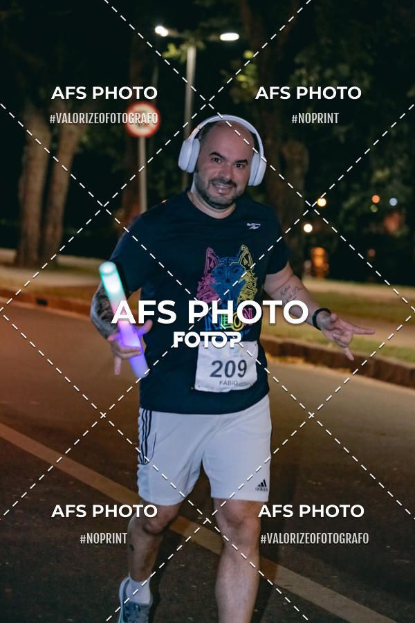 Buy your photos of the eventNeon Night Run 2019 - Belo Horizonte on Fotop