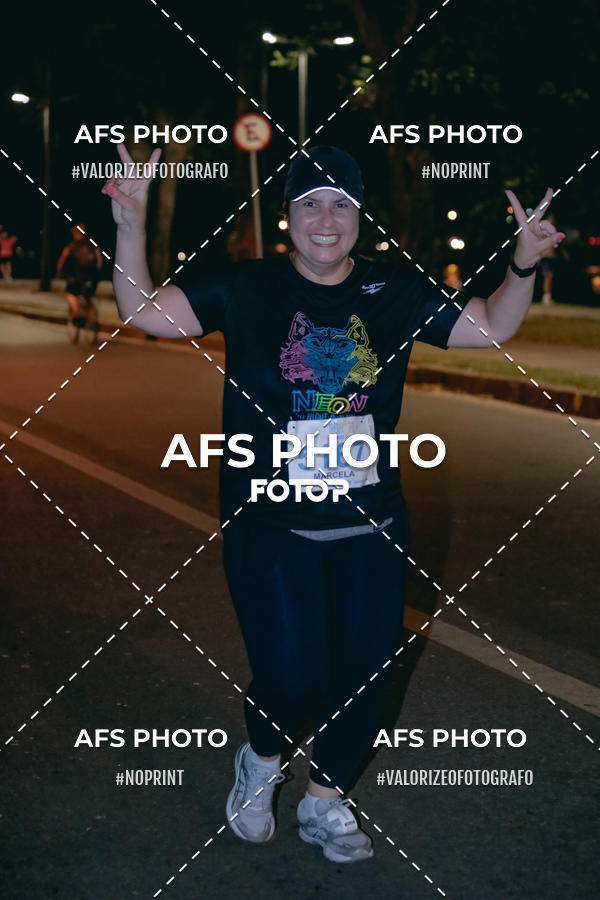 Buy your photos of the eventNeon Night Run 2019 - Belo Horizonte on Fotop
