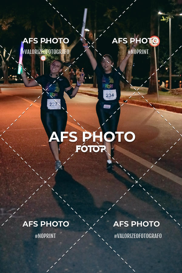 Buy your photos of the eventNeon Night Run 2019 - Belo Horizonte on Fotop