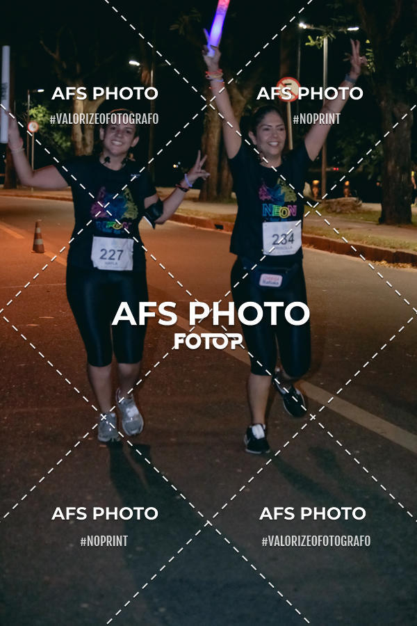 Buy your photos of the eventNeon Night Run 2019 - Belo Horizonte on Fotop