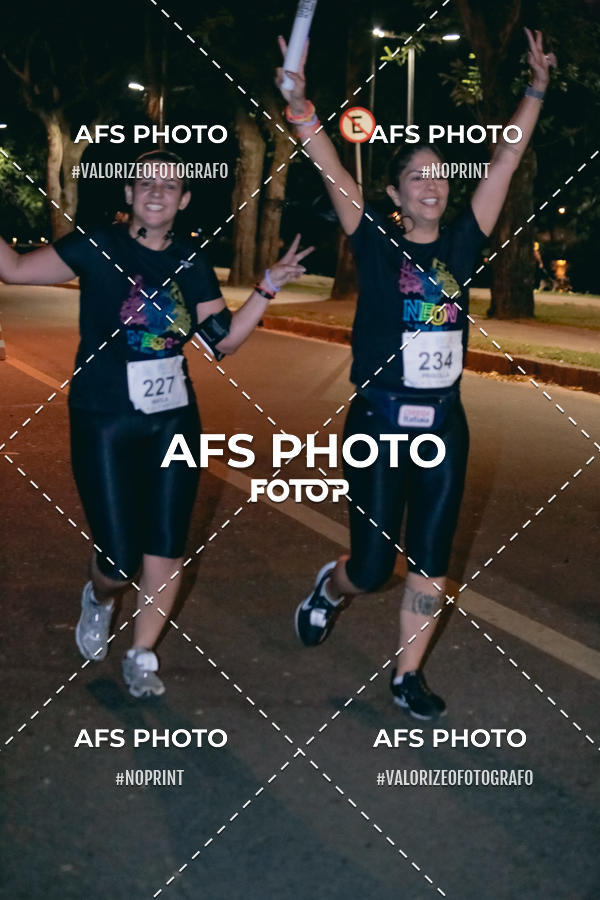 Buy your photos of the eventNeon Night Run 2019 - Belo Horizonte on Fotop
