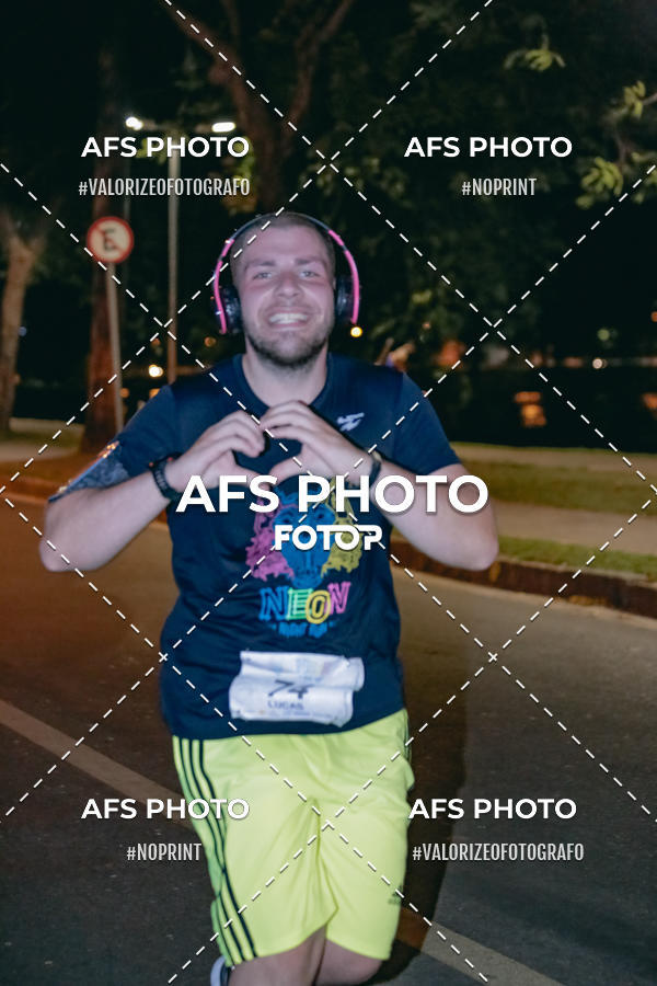 Buy your photos of the eventNeon Night Run 2019 - Belo Horizonte on Fotop