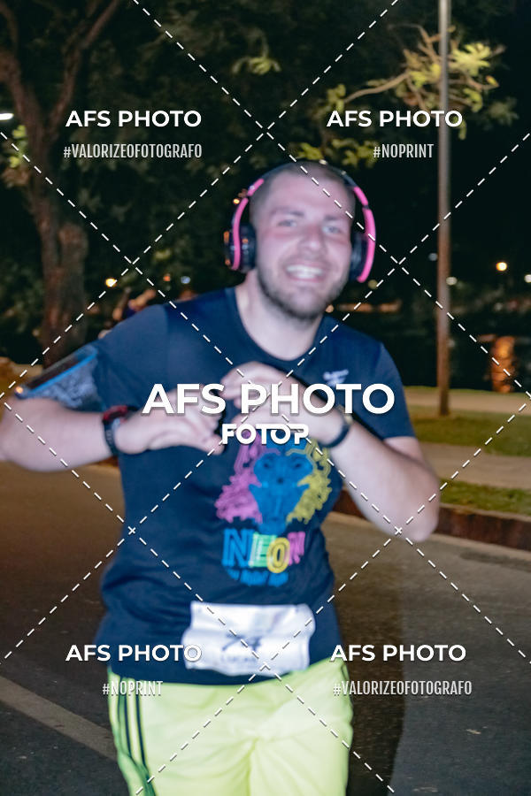 Buy your photos of the eventNeon Night Run 2019 - Belo Horizonte on Fotop