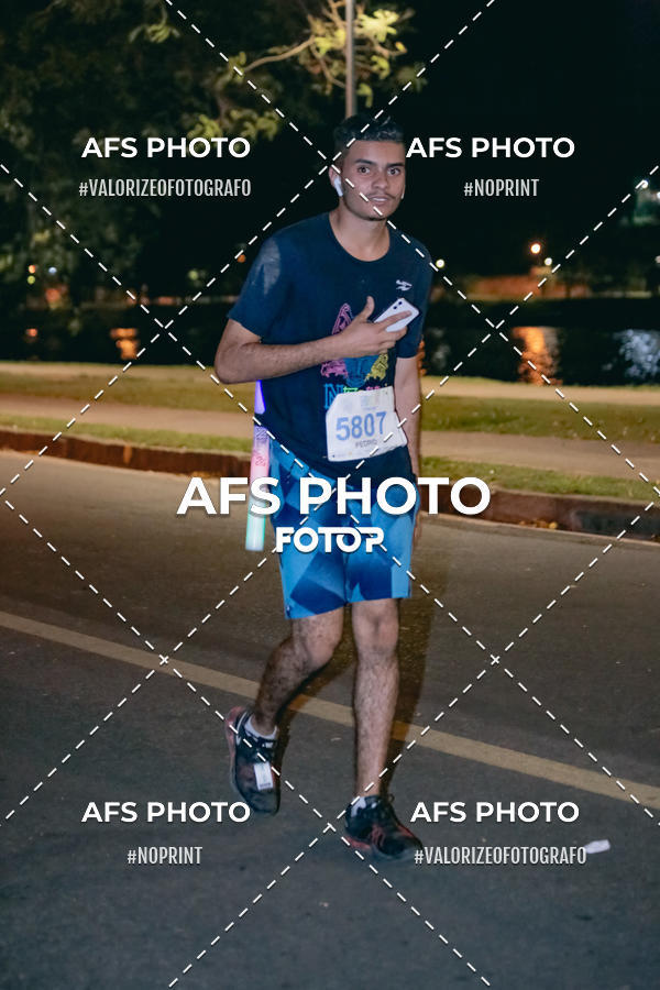 Buy your photos of the eventNeon Night Run 2019 - Belo Horizonte on Fotop