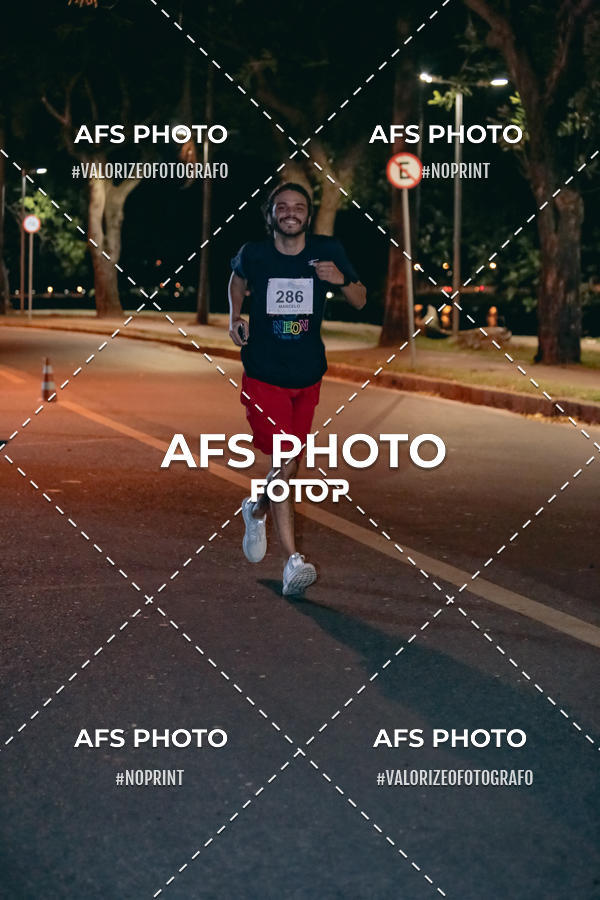 Buy your photos of the eventNeon Night Run 2019 - Belo Horizonte on Fotop