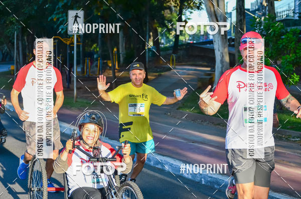 Buy your photos of the eventF.run franchising run on Fotop