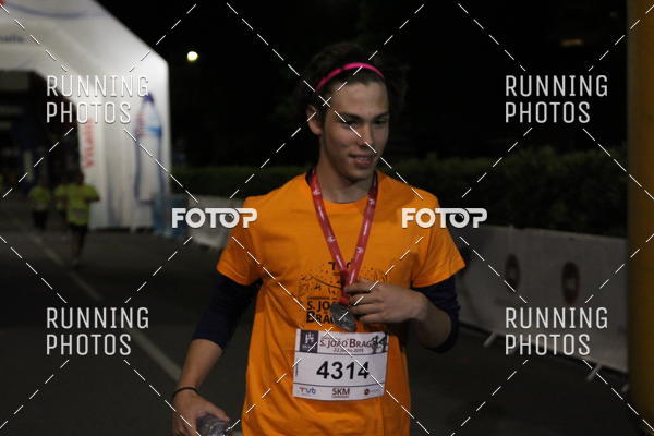 Buy your photos of the eventCORRIDA S�O JO�O BRAGA 2019 on Fotop