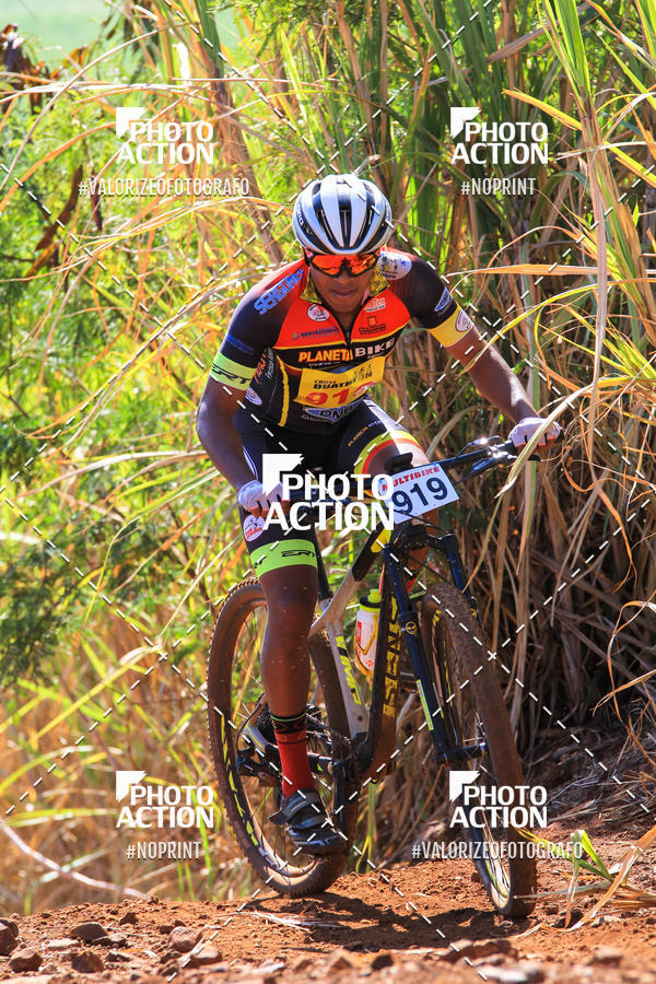 Buy your photos of the eventCROSS DUATHLON on Fotop