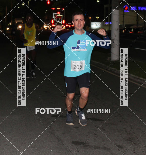 Buy your photos of the eventCocadas Night Run on Fotop