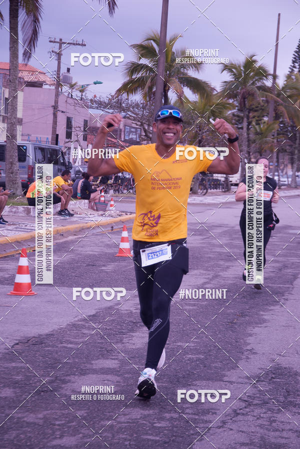 Buy your photos of the eventMeia Maratona Internacional de Peru�be on Fotop